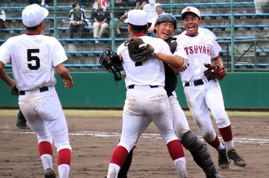 甲子園優勝の名門…なぜ勝てなくなった? 現地で見た“まさかのコールド負け”松山商業「愛媛では強いが…」「エースが“1日2試合”登板」揺れる今<Number Web> photograph by Ichiro Sugino