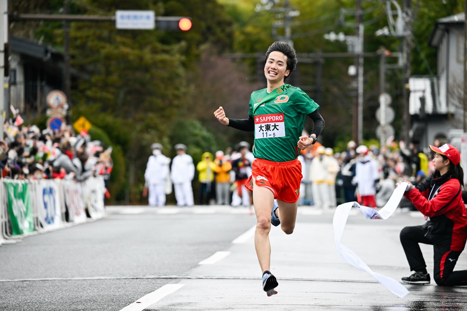 笑顔でゴールを駆け抜けた5区の菊地　©Nanae Suzuki