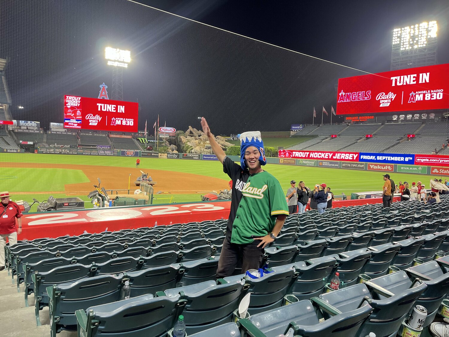 エンゼルスタジアムにて 写真は関西テレビ・服部優陽アナウンサー提供