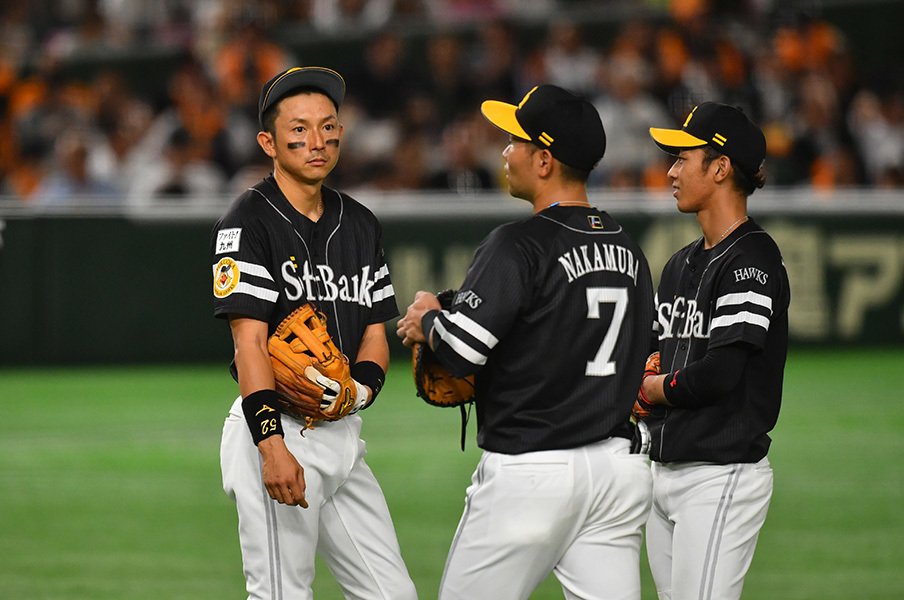 “練習しない”ムネリンから後輩へ。「真剣に野球で遊ぼうよ、フフフ」＜Number Web＞ photograph by Hideki Sugiyama