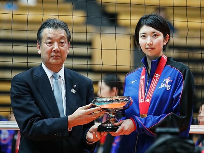全日本バレー女子主将・岩坂名奈。リーダーになった元“いい子ちゃん”。<Number Web> photograph by Sho Tamura/AFLO SPORT