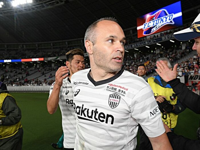 イニエスタ今季初得点は魔法みたい。ビジャとお辞儀、日本での順応ぶり。<Number Web> photograph by J.LEAGUE