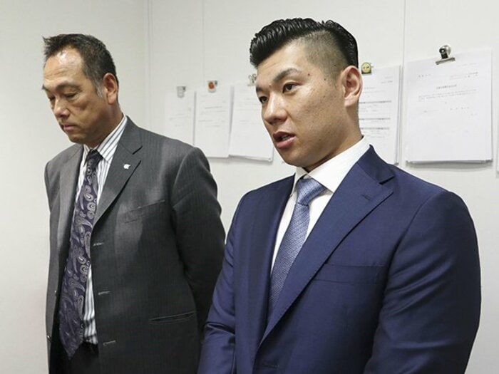 プロ野球選手会長・炭谷銀仁朗。「正解は分からないが、戦っていく」<Number Web> photograph by KYODO