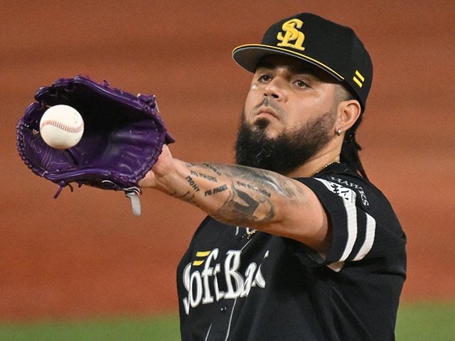 超貴重❗️石川雅規投手実使用スパイク☆本物です❗️おまけつき 球界最重量135kg、石川雅規45歳が最年長、日本人最高年俸は村上宗隆6億