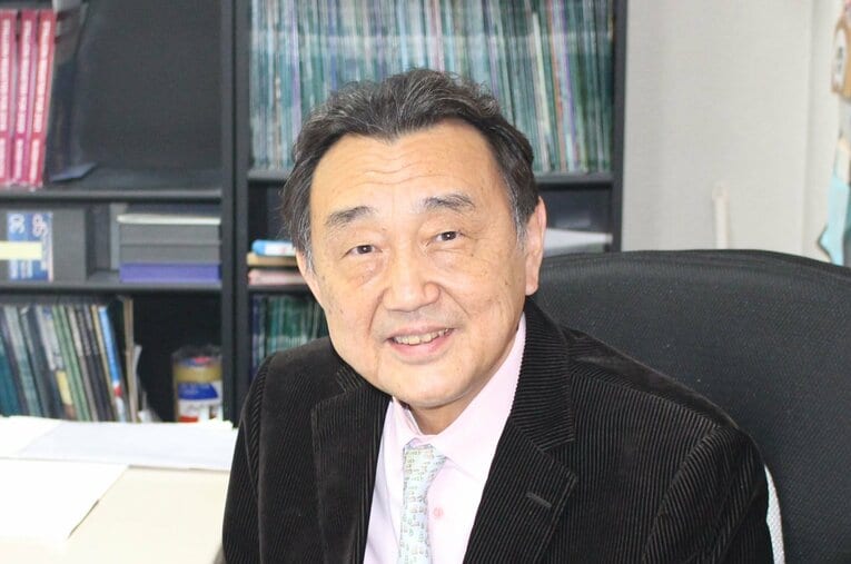 都内の事務所でインタビューに応じる合田直弘氏　©Number Web