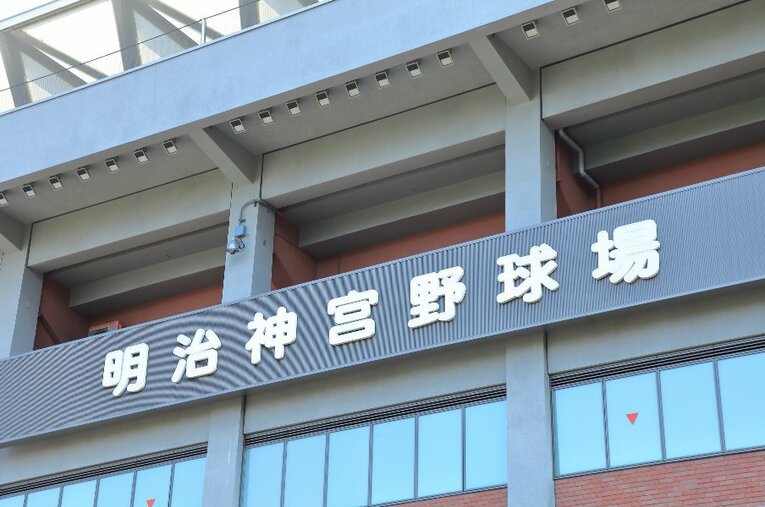 小6が“軟球で”神宮球場レフトスタンドの衝撃ホームラン…『12球団ジュニアトーナメント』は12月28～30日に神宮球場と横浜スタジアムで行われた ／ photograph by AFLO