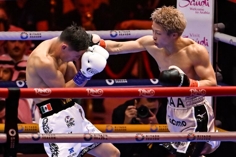 井上尚弥の右フック　©Hiroaki Finito Yamaguchi