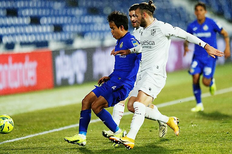 2枚マークがついても巧みなプレーを見せた久保建英。ヘタフェで着実に出番を得ることになりそうだ ／ photograph by Daisuke Nakashima