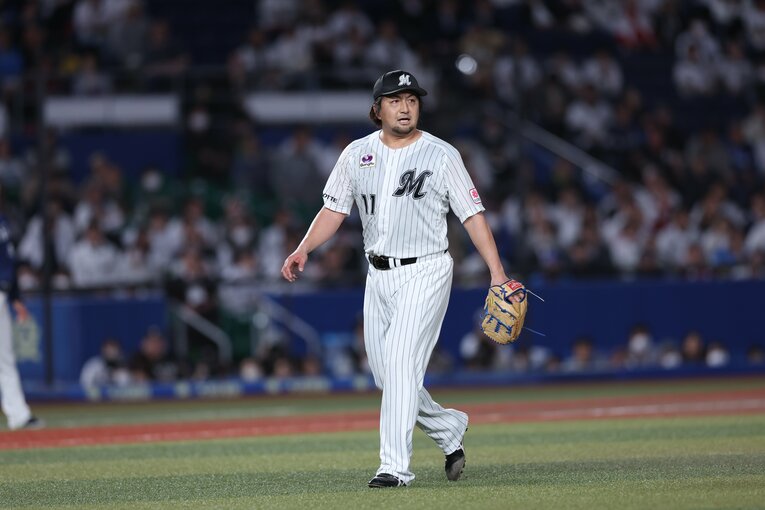 ピンチを抑え、悠然とベンチへと戻る　©︎Chiba Lotte Marines