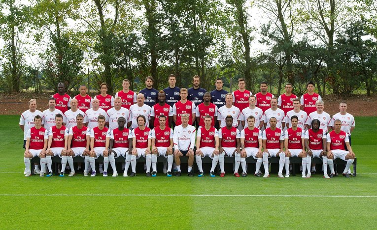 2011年シーズンのアーセナル、集合写真　©︎Getty Images