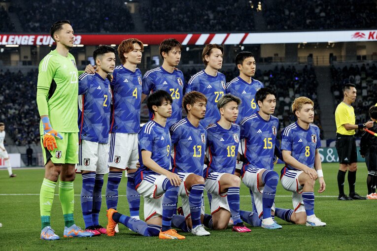 ウルグアイ戦の試合前。カタールW杯のメンバーをベースに、菅原由勢や瀬古歩夢が先発に名を連ねた　©Kiichi Matsumoto/JMPA
