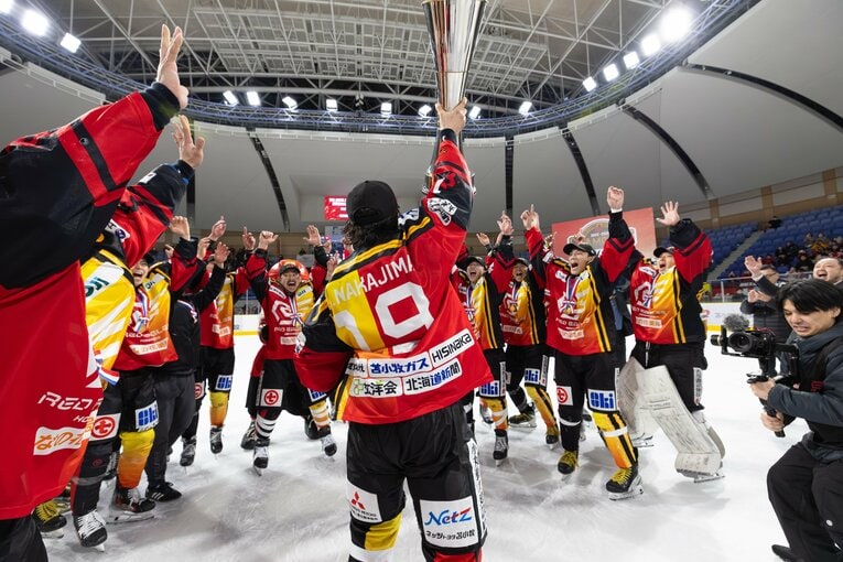 昨季のレッドイーグルス北海道は、アジアリーグと全日本選手権を制覇。見事2冠を達成した　©RED EAGLES HOKKAIDO