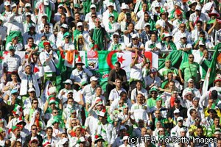 32カ国中唯一のイスラム国家チーム、アルジェリア代表の狂乱を見よ！(2)