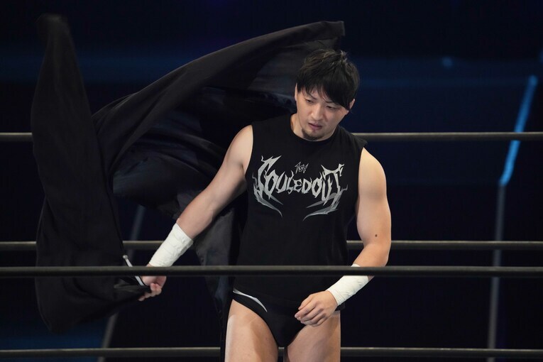 悪の世界に染まった成田蓮　©Essei Hara