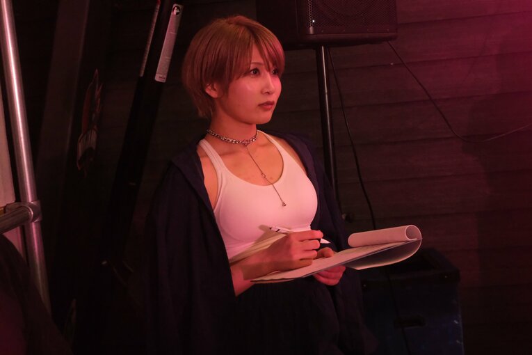 「他では見られない安納サオリだった」人気女子レスラー“3試合出ずっぱり”の凱旋興行に密着「体重が4kg減って…そりゃそうですよね」(70)