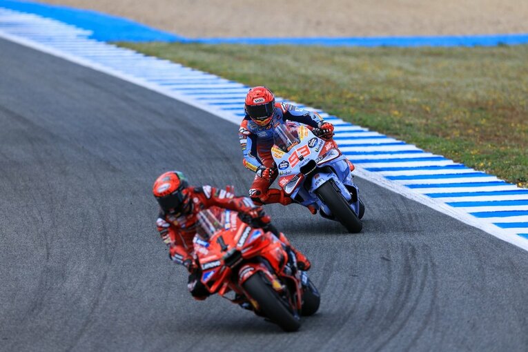 スペインGPでバニャイアを追うマルケス　©Satoshi Endo