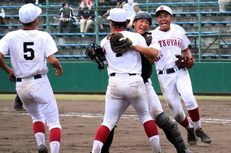 春は愛媛県大会を制すも…甲子園優勝の「名門」松山商業の今を追った ／ photograph by Ichiro Sugino