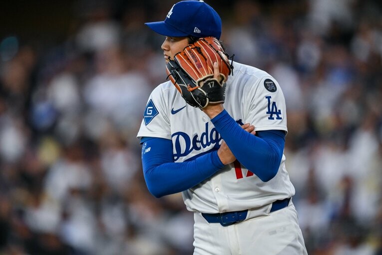 【Numberカメラマンが激写・大谷翔平の愛される日常2025年7月版：全100枚超】ピッチコム聞こえない…かな　©Nanae Suzuki