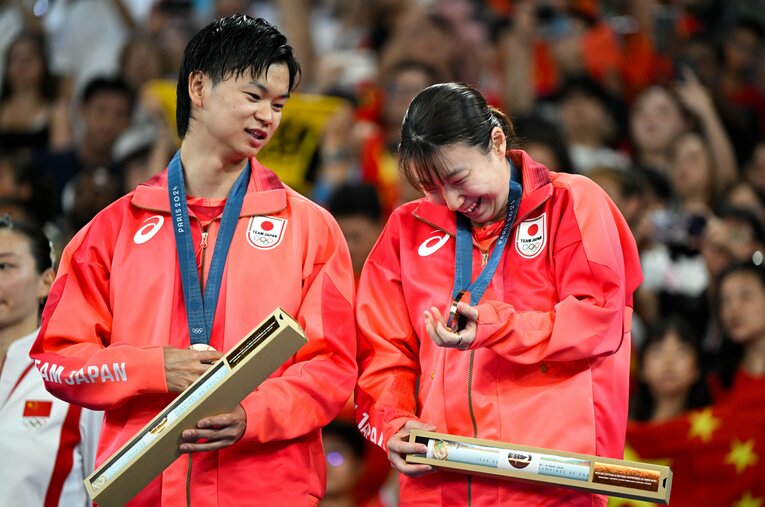 パリ五輪では2大会連続の銅メダルを獲得、その後ペア解散を発表した渡辺勇大と東野有紗 ／ photograph by Asami Enomoto/JMPA