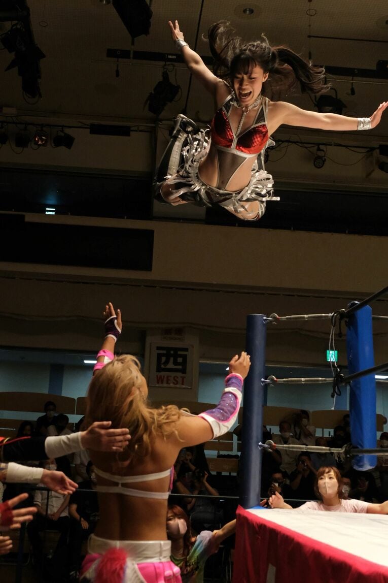 清水は場外戦でも果敢に攻めた