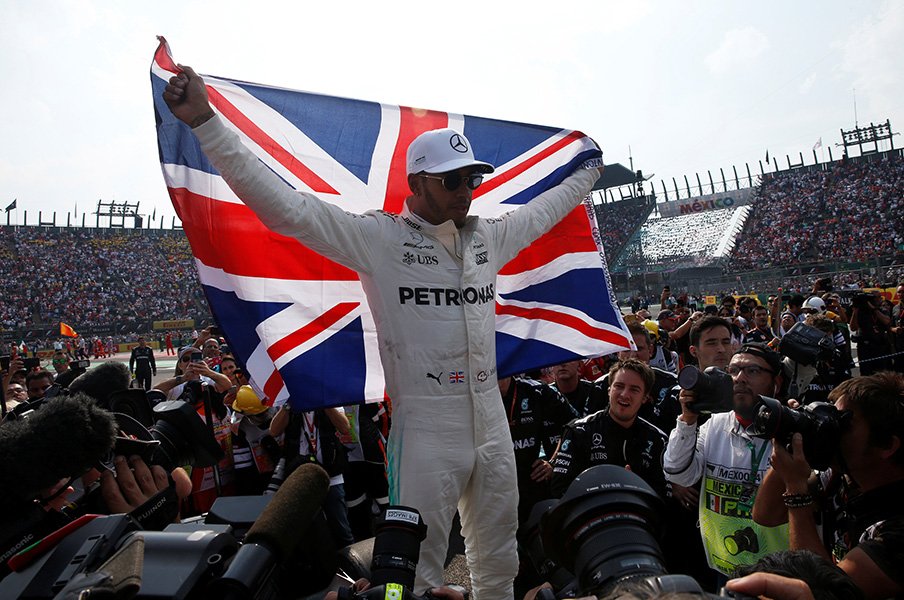 ファンジオ伝説に並ぶ5度目戴冠。成熟のハミルトンがF1で学んだこと。<Number Web> photograph by REUTERS/AFLO