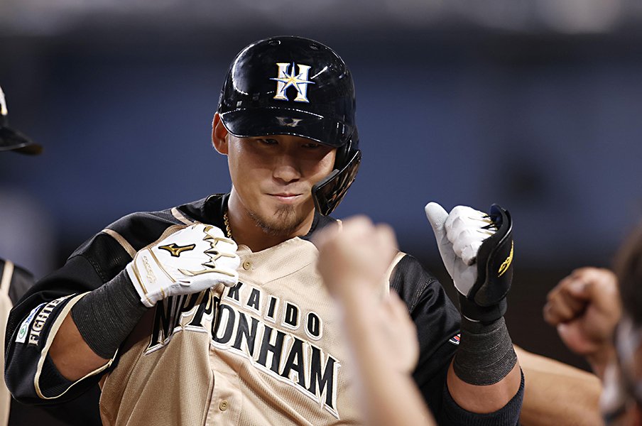 もし中田翔が143試合戦っていたら……宿舎に持ち帰った1本のバット、習得した”脱力”スイングとは<Number Web> photograph by Kyodo News