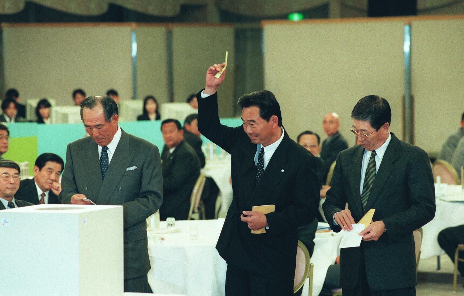 交渉権獲得した西武の東尾修監督　©JIJI PRESS