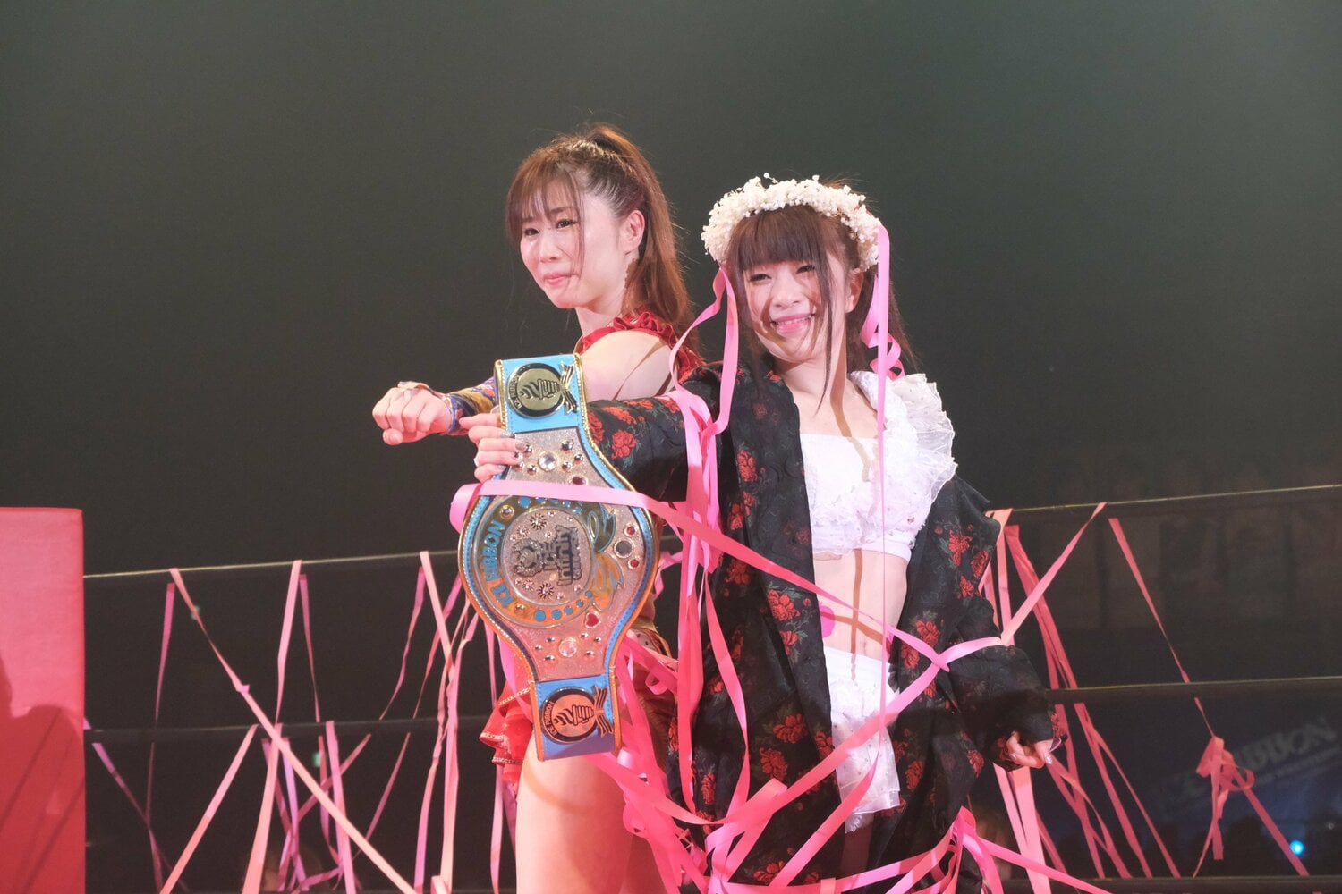 引退試合のリングに上がったつくし。藤本の目には涙 ©Norihiro Hashimoto