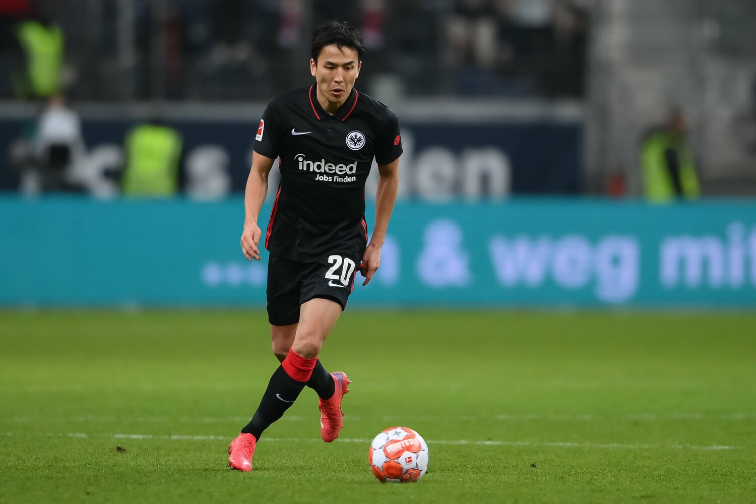 守備組織をコントロールし、攻撃のスイッチも入れられる長谷部は絶大な信頼を得ている　©Getty Images