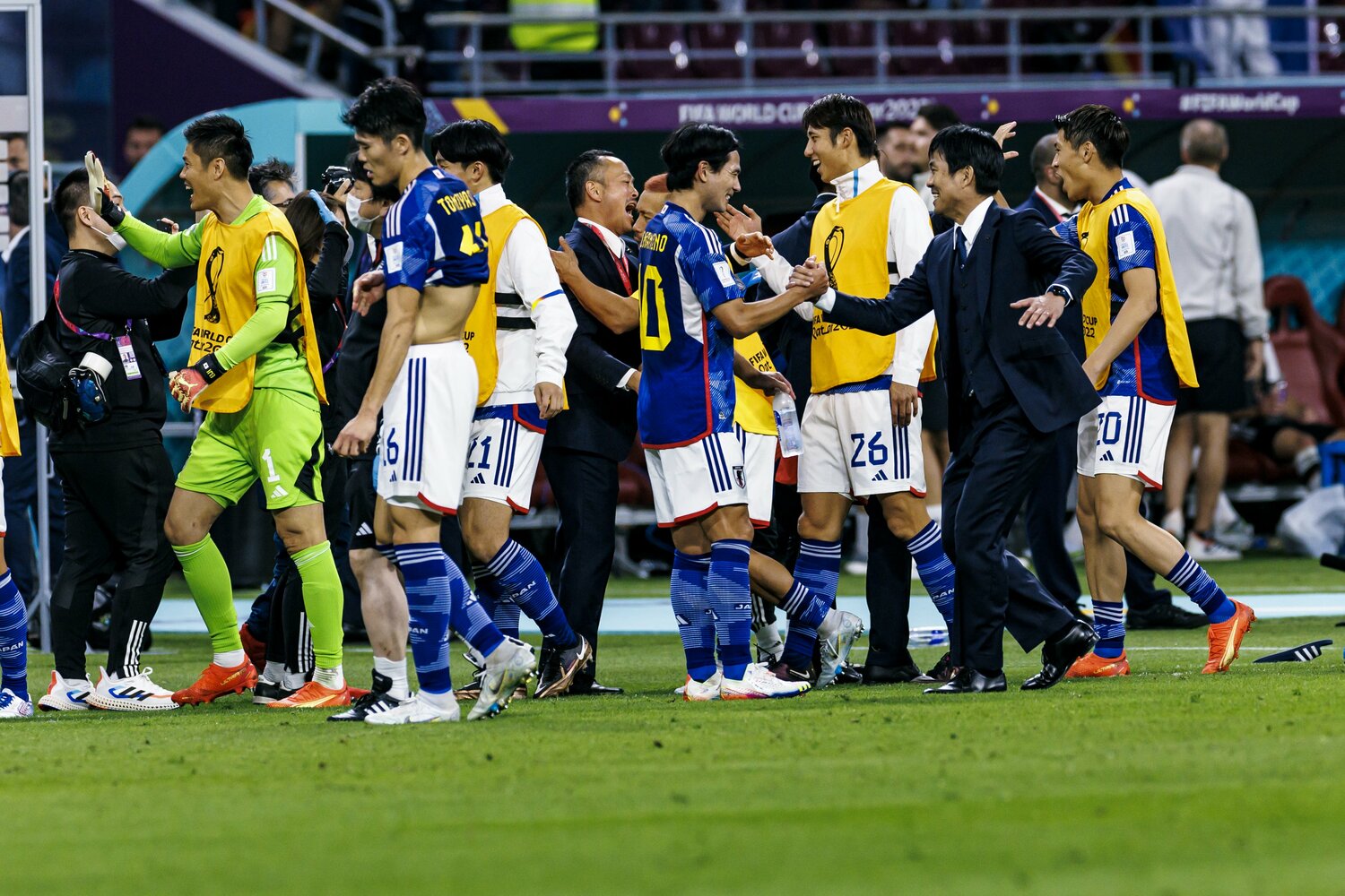 南野と森保監督 ©Kiichi Matsumoto/JMPA