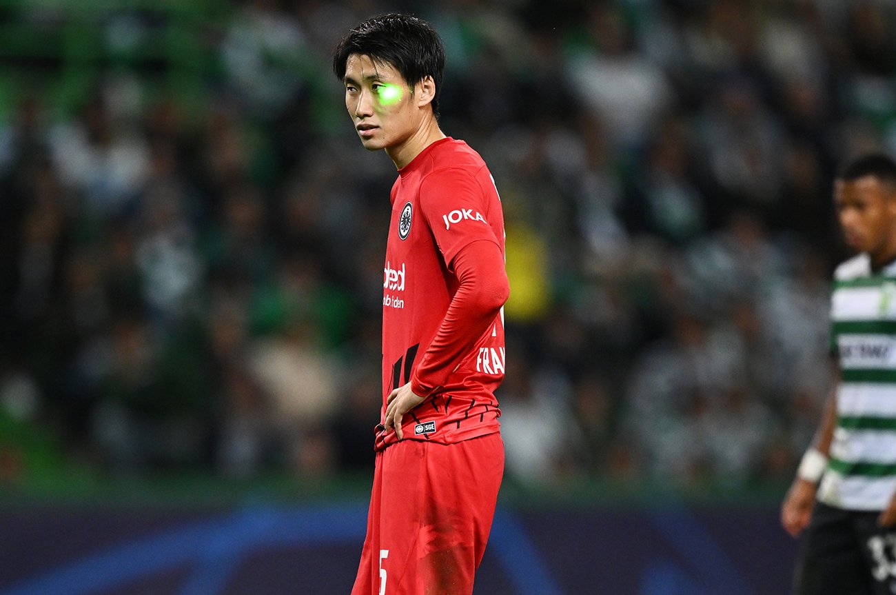 CLスポルティング戦でレーザーライトを浴びた ©Getty Images