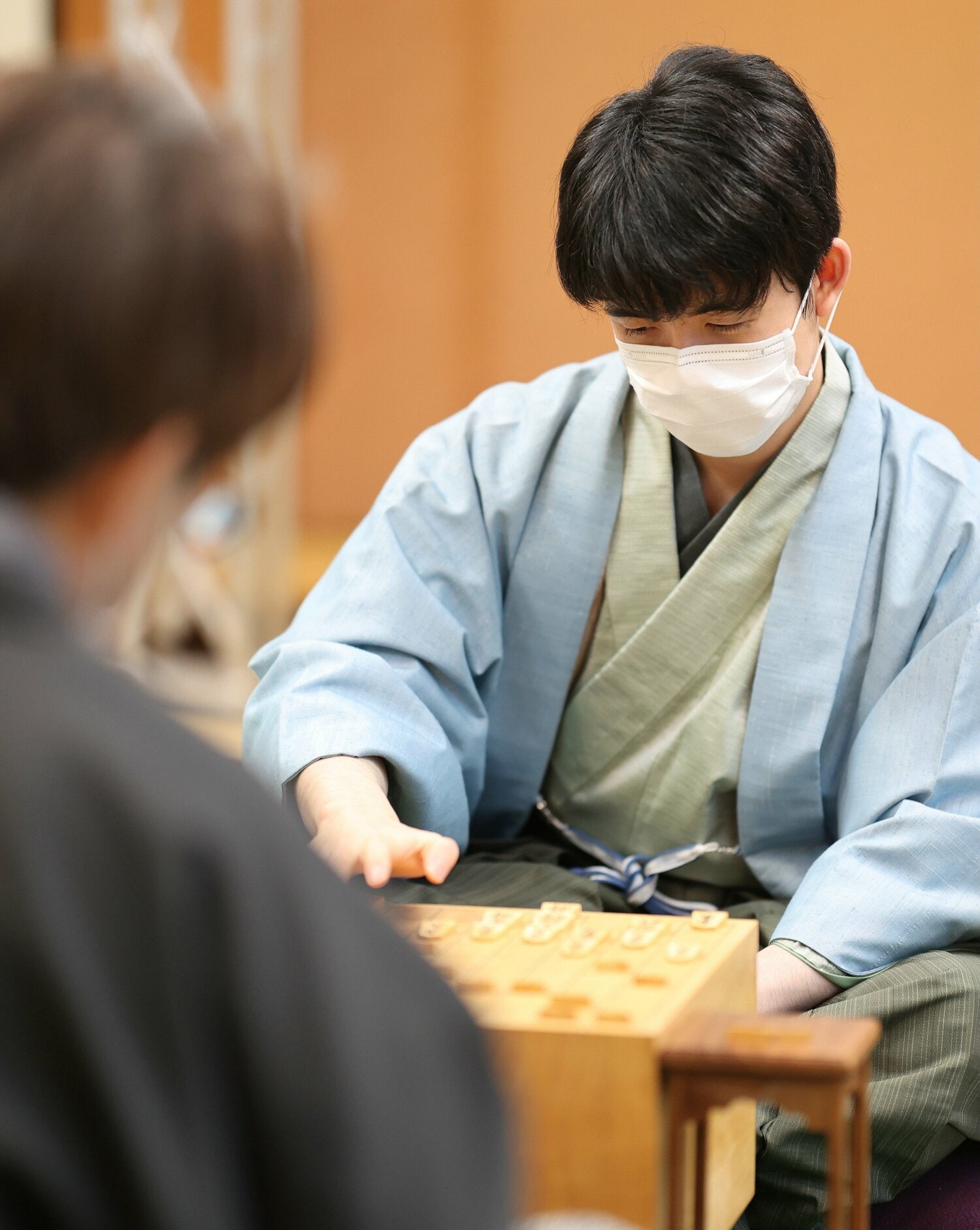 王将戦第3局の藤井(代表撮影) ©JIJI PRESS