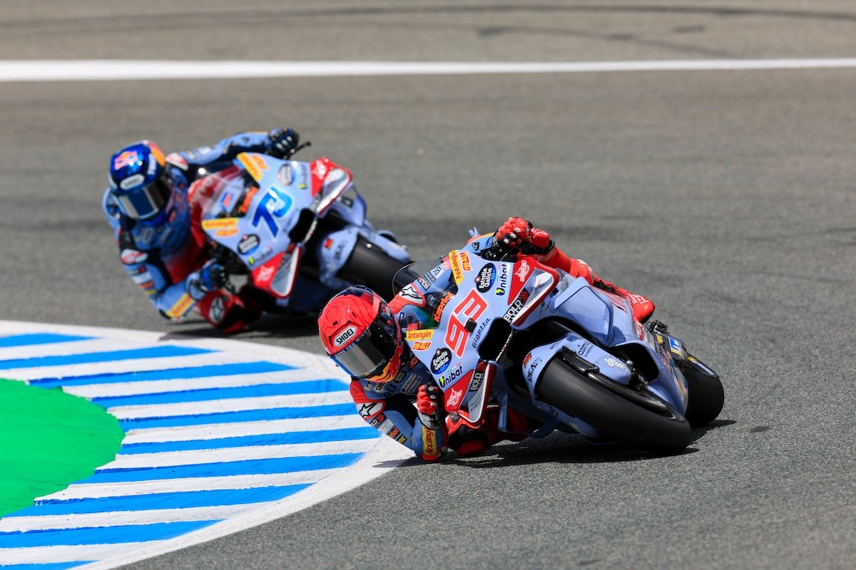 後方に実弟のアレックスを従え、レースごとに強くなる「乗れてる感」を披露するマルケス　©Satoshi Endo