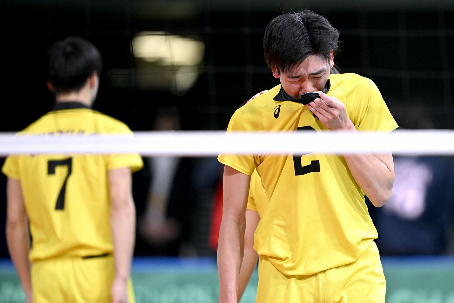 春高バレー準々決勝で敗れて「高校3冠」を逃した鎮西高校。一ノ瀬は涙しながら先輩たちへの感謝の思いを口にした　©︎Hiroyuki Nakamura