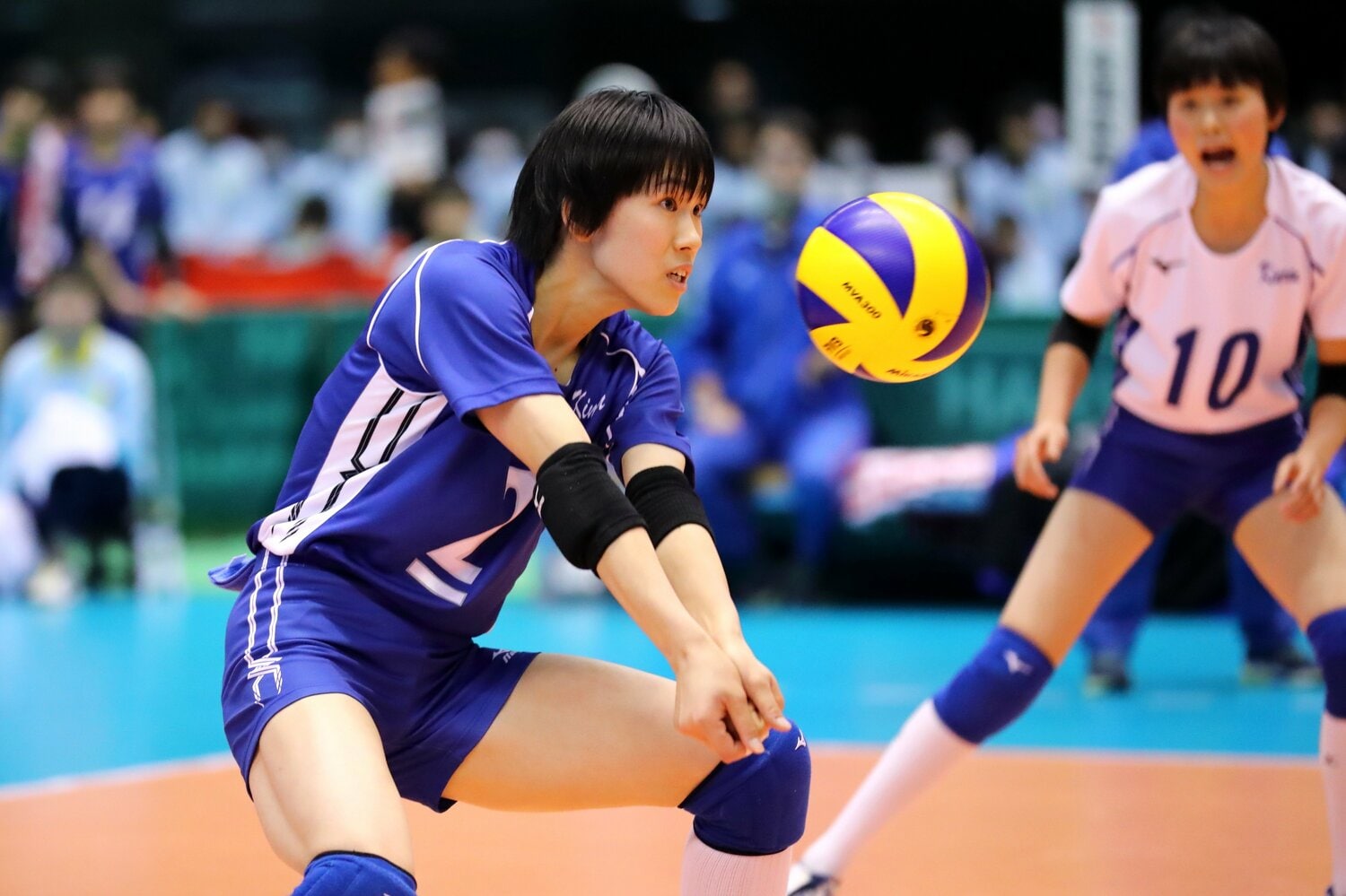 高3時には主将を務めて春高バレーで優勝。最優秀選手にも選ばれた　©︎AFLO