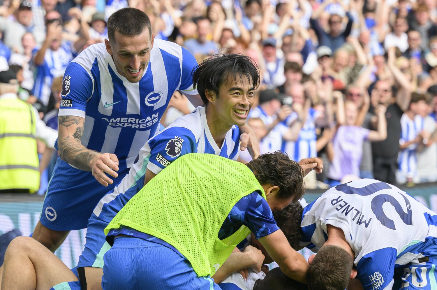 英国人記者「あんな笑顔のミトマ、見たことない…」今季初アシスト直後…ブライトン三笘薫が現地記者を笑わせた一コマ「そんなことはない」＜Number Web＞ photograph by AFLO