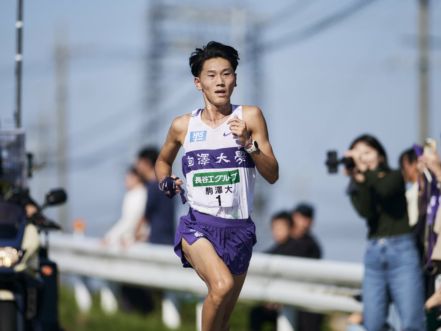 全日本7区を走るエース・篠原(4年)。藤田監督は篠原以外の4年生の奮起に期待する ©Yuki Suenaga