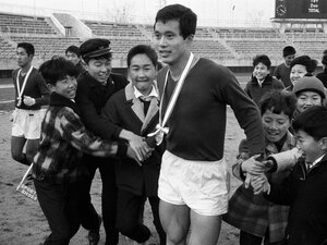 「好きなように動き回ればええ。パスはナンボでも出したる」不世出のストライカー釜本邦茂、じつはアシストも凄かった! 早大時代の天皇杯優勝秘話