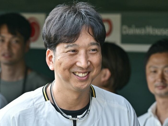 藤川球児監督のコメントは本当に“つまらない”のか？ 阪神・佐藤輝明に苦言の岡田彰布と比較…「そこは自分の責任」発言に隠された“藤川の手腕”＜Number Web＞ photograph by Hideki Sugiyama