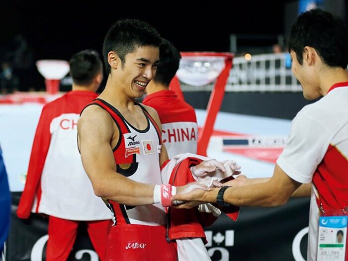 内村不在のピンチを救った、白井の想像を超える演技。～日本の個人総合連続メダル記録を守った新オールラウンダー～＜Number Web＞ photograph by AFLO