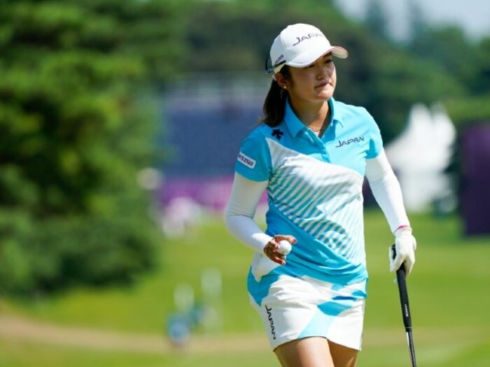 《ゴルフ》Wメダル圏内で運命の最終日へ…畑岡奈紗の「粘り強さ」と海外メディアも注目の「楽しむ」稲見萌寧＜Number Web＞ photograph by Shizuka Minami