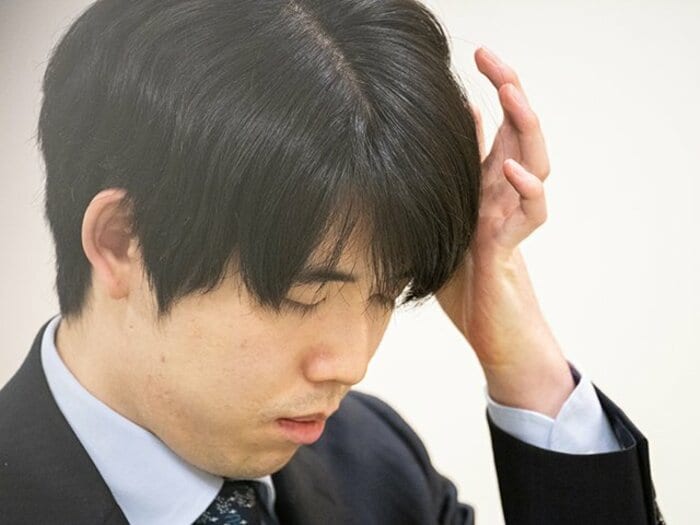 藤井聡太七冠堅守のウラで永瀬拓矢、佐々木勇気、伊藤匠の「万全の準備と研究」に“じつは窮地だった”…なぜAI最善手でなくても逆転できたか＜Number Web＞ photograph by Nanae Suzuki