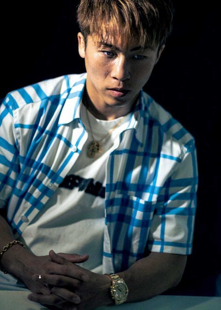 一夜明け会見の直後、独占インタビューに応じた井上　©Takuya Sugiyama