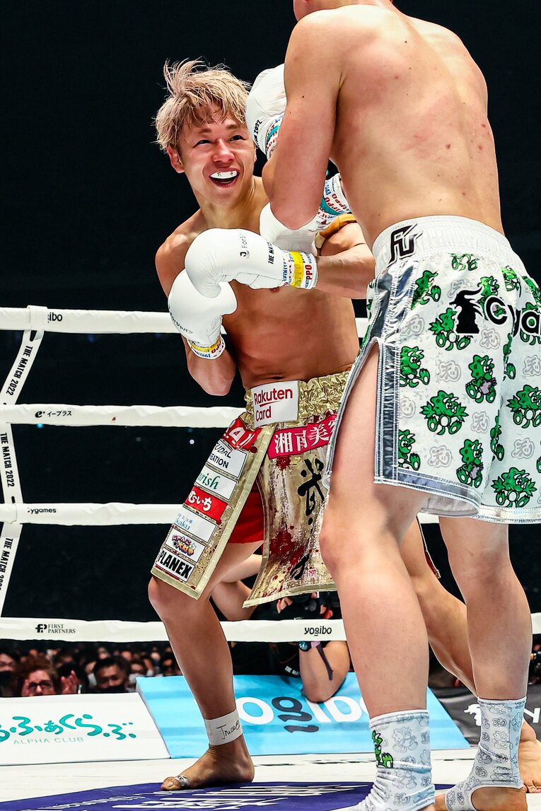 笑みを浮かべる武尊　©THE MATCH 2022/Susumu Nagao