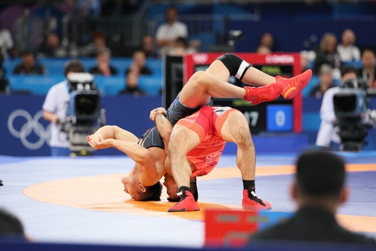 グレコローマン60kg級決勝。文田健一郎の美しいブリッジ　©JMPA
