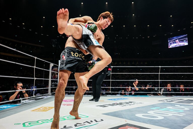 ラジャブアリ・シェイドゥラエフvs.朝倉未来。2025年12月31日、さいたまスーパーアリーナ　©RIZIN FF Susumu Nagao