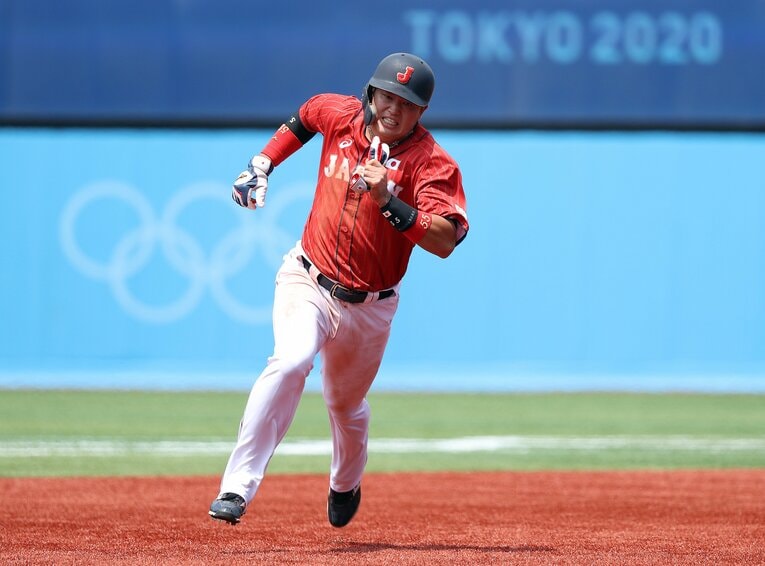 激走する村上宗隆　(C)Getty Images