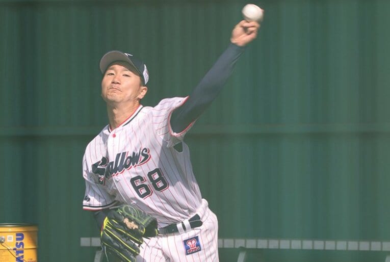 早くもブルペンに入った宮台©Kou Hiroo