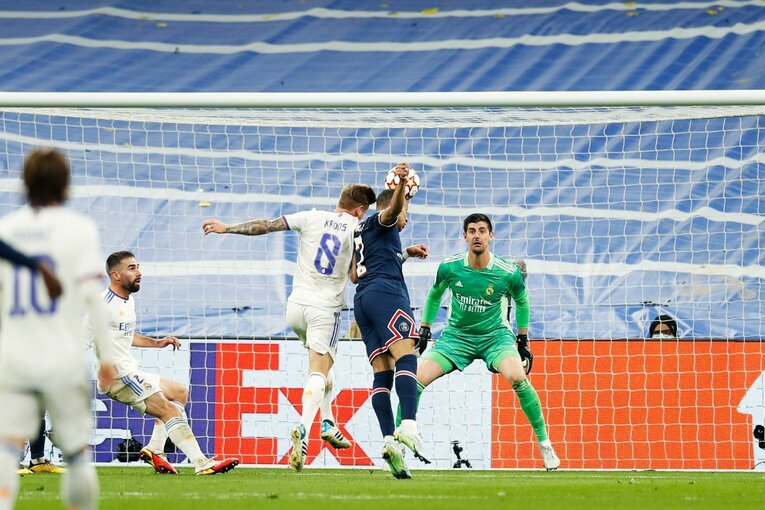 PSGメッシらをサポーターが威圧…CLベスト16でレアル大逆転勝利の背景＜翌日、カンプノウではなぜかバルサの守護神にブーイング＞(44)