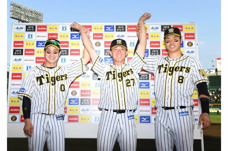 すでにお立ち台も経験した伊藤。アマ時代すべてのカテゴリで全国大会を経験（中央）©JIJI PRESS